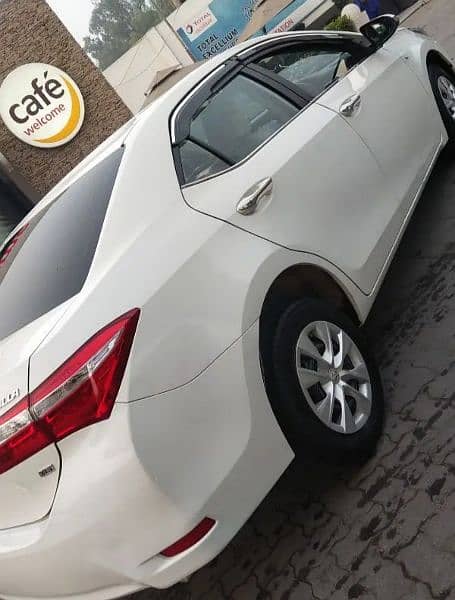 Toyota Corolla XLI 2015 totally genuine like a new car 8