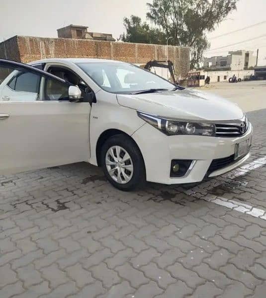 Toyota Corolla XLI 2015 totally genuine like a new car 10