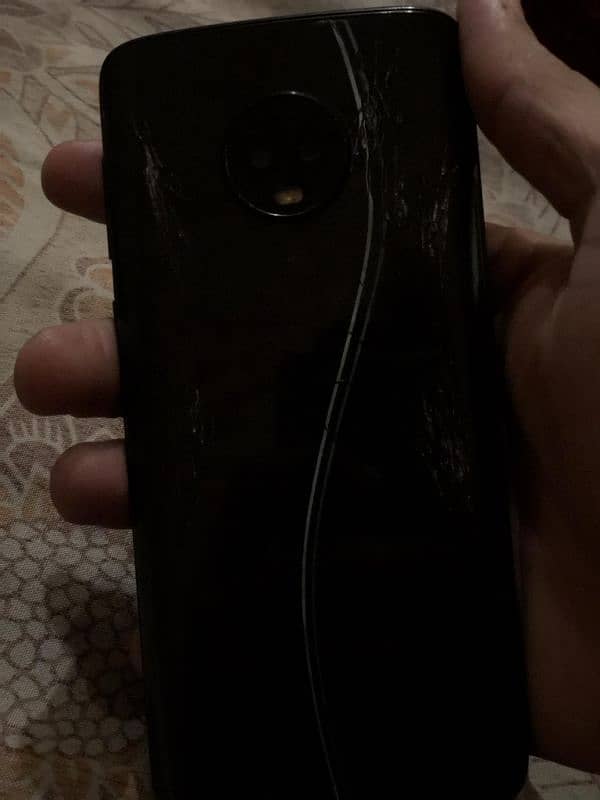 Motorola g6 play back glass crack 1