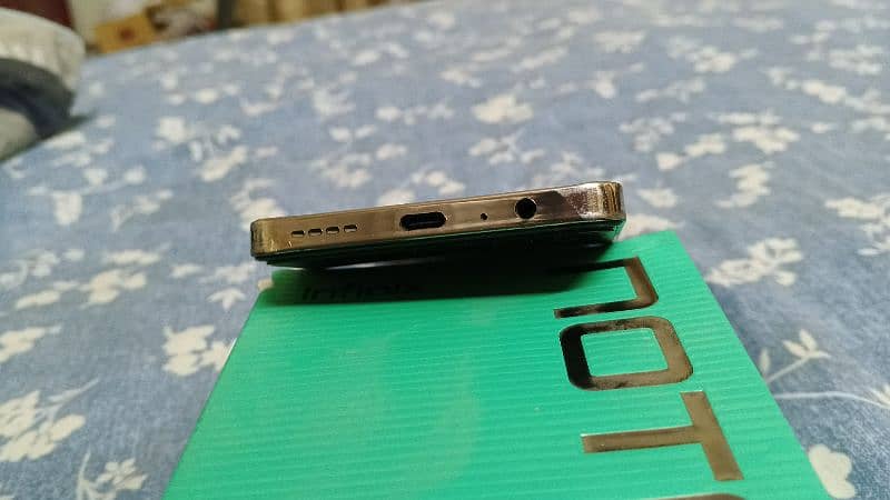 infinix note 30 pro 8+8/256 gb gold 3