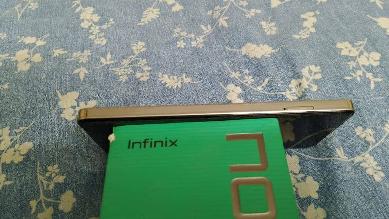 infinix note 30 pro 8+8/256 gb gold 4