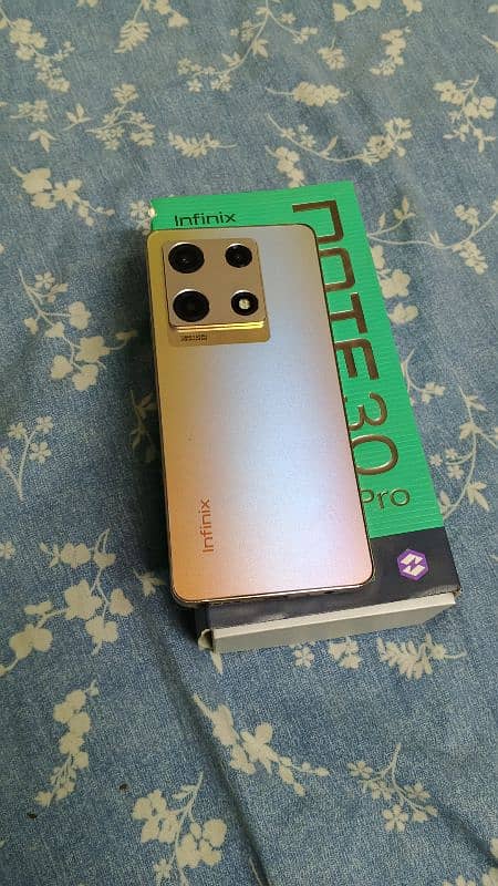 infinix note 30 pro 8+8/256 gb gold 6