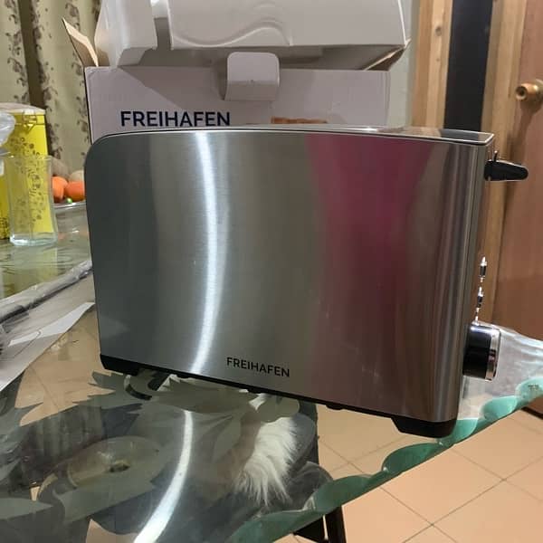 New Toaster for urgent sale Freihafen 800W Toaster 3