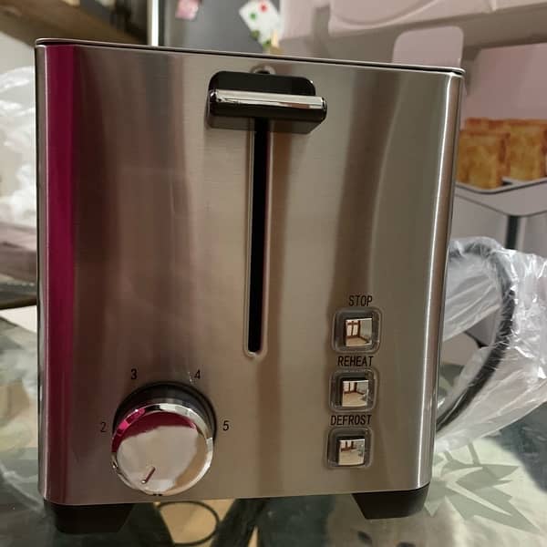 New Toaster for urgent sale Freihafen 800W Toaster 8