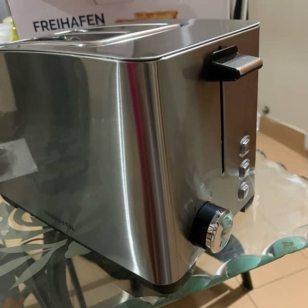 New Toaster for urgent sale Freihafen 800W Toaster 9