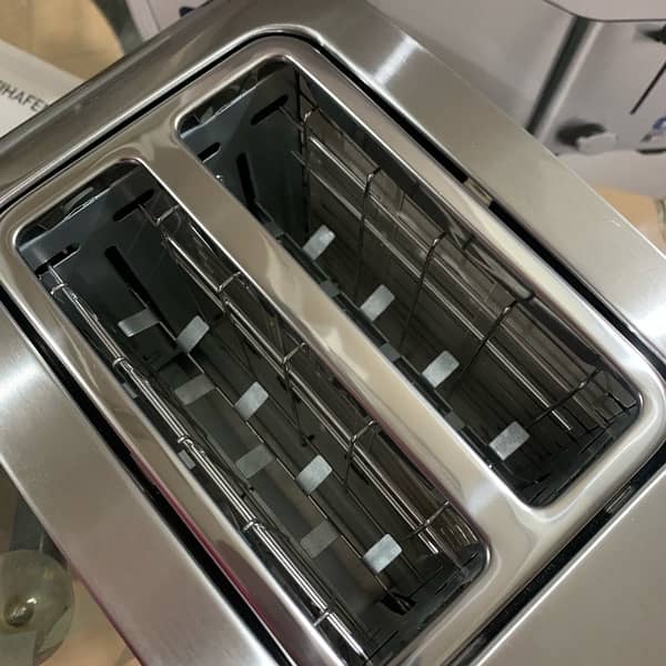 New Toaster for urgent sale Freihafen 800W Toaster 10