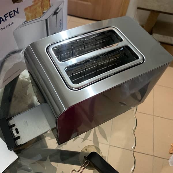 New Toaster for urgent sale Freihafen 800W Toaster 13