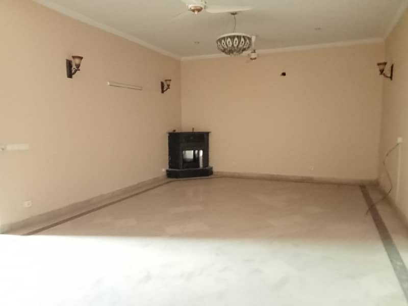 CANTT 3 KANAL COMMERCIAL USE HOUSE FOR RENT GULBERG GARDEN TOWN MOLDEL TOWN SHADMAN LAHORE 2