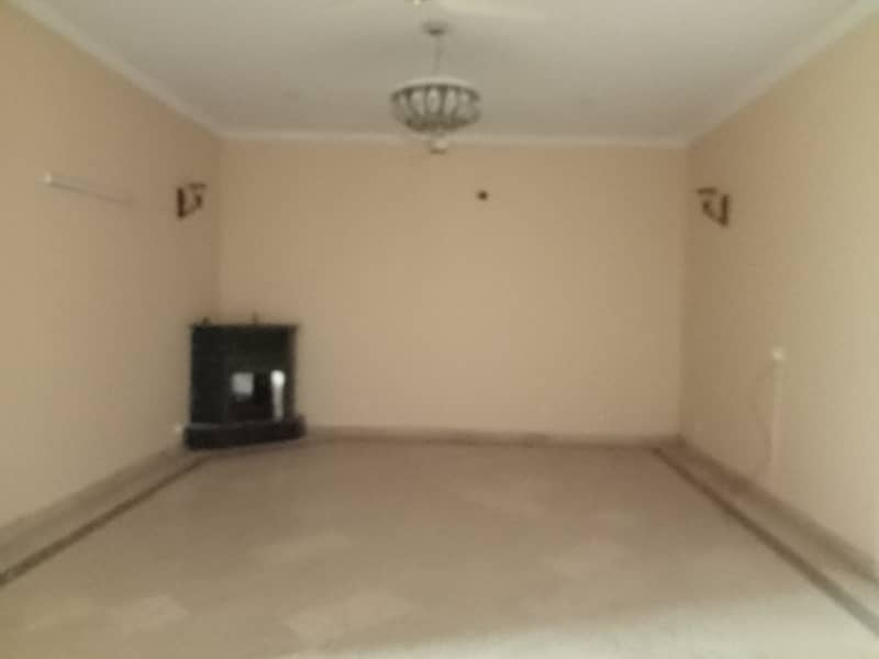 CANTT 3 KANAL COMMERCIAL USE HOUSE FOR RENT GULBERG GARDEN TOWN MOLDEL TOWN SHADMAN LAHORE 3