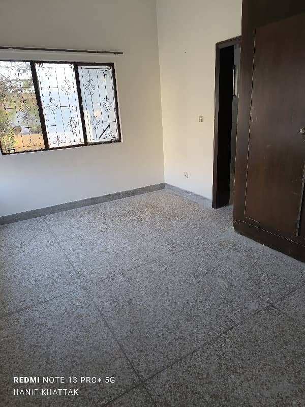 3 beds & tv lounge & kitchen upper portion available for rent in G9 4