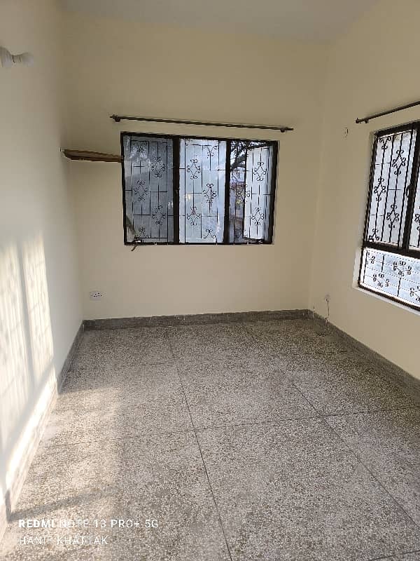 3 beds & tv lounge & kitchen upper portion available for rent in G9 11