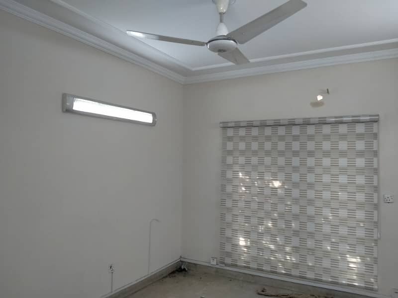 CANTT,1 KANAL COMMERCIAL USE HOUSE FOR RENT GULBERG GARDEN TOWN MOLDEL TOWN SHADMAN LAHORE 8