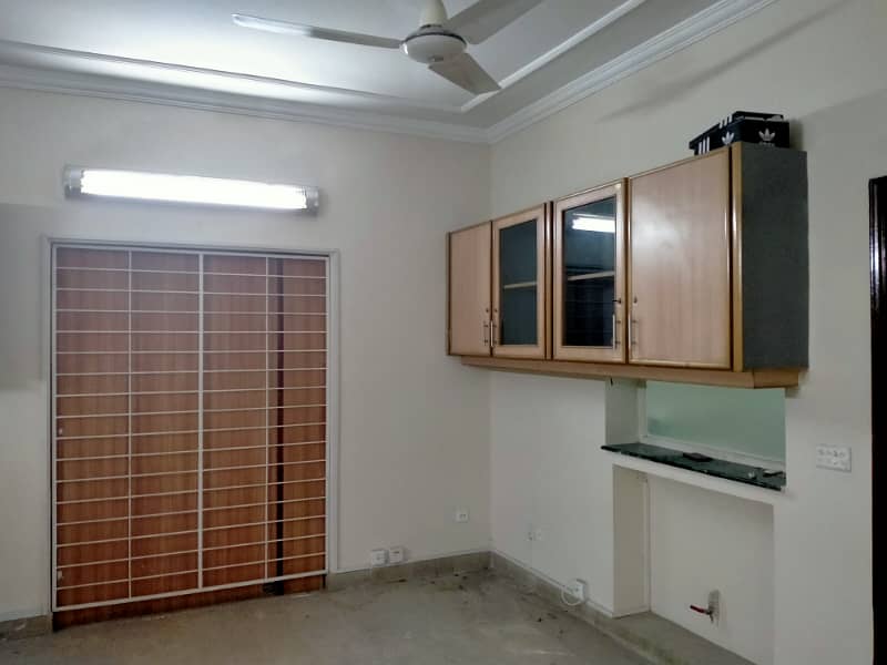 CANTT,1 KANAL COMMERCIAL USE HOUSE FOR RENT GULBERG GARDEN TOWN MOLDEL TOWN SHADMAN LAHORE 11