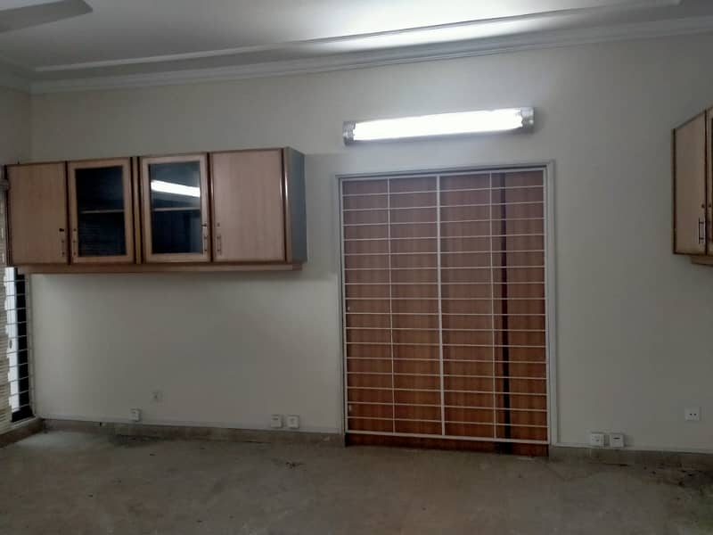 CANTT,1 KANAL COMMERCIAL USE HOUSE FOR RENT GULBERG GARDEN TOWN MOLDEL TOWN SHADMAN LAHORE 13