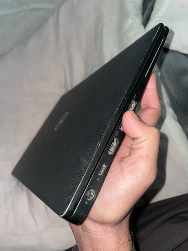 dell 7490 battery harab baki bilkul ok hai condition 10/9 hai 1