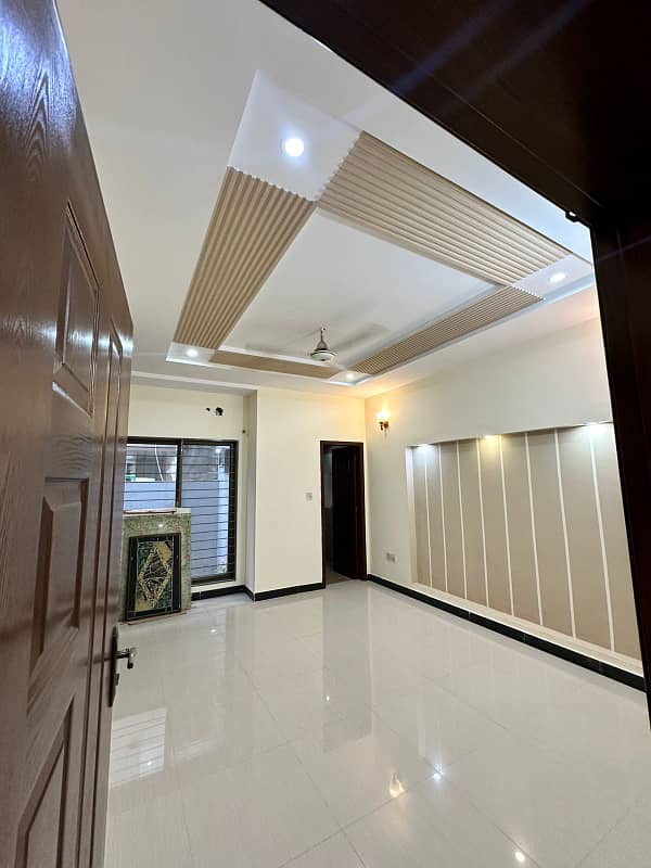 10 Marla Luxury Like New Designer Slightly Used House For Sale In Bahria Town Lahore Low Budget 11