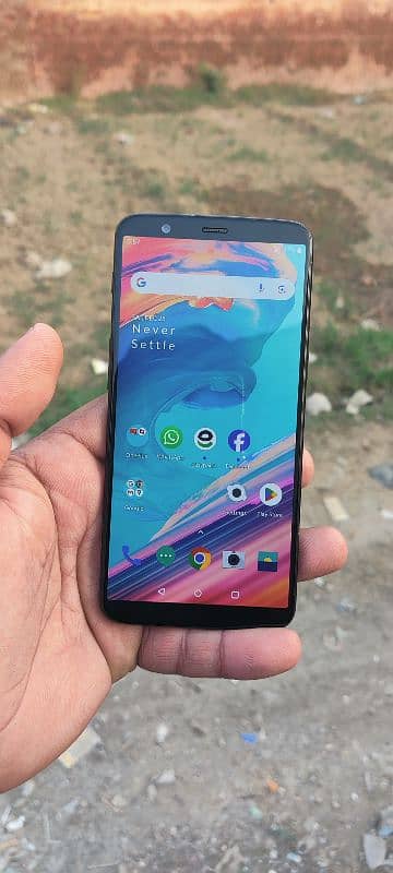 One Plus 5T 8 GB/ 128GB 0