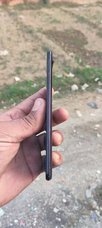 One Plus 5T 8 GB/ 128GB 4