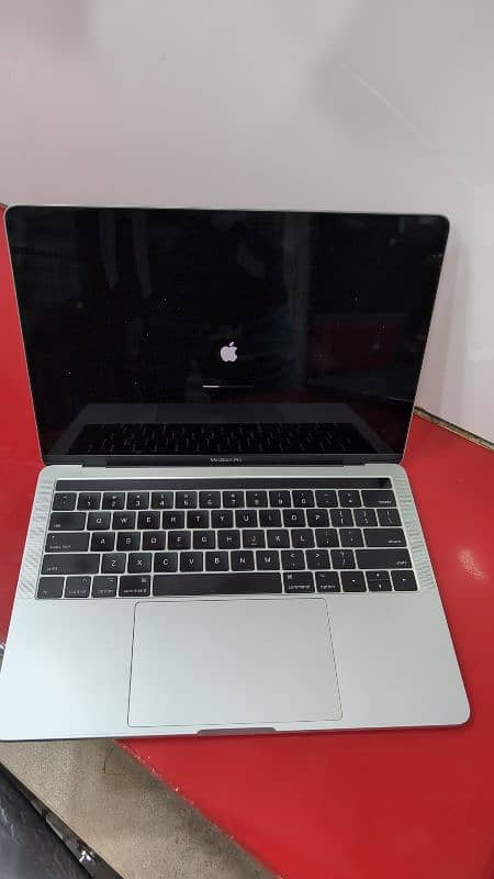 Apple MacBook pro 2017 0