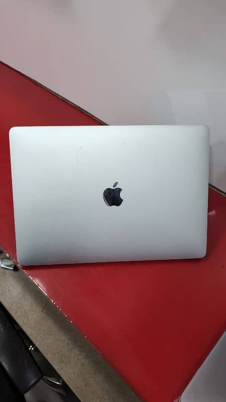 Apple MacBook pro 2017 1