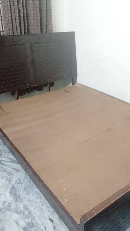 good condition wooden queen bed 10