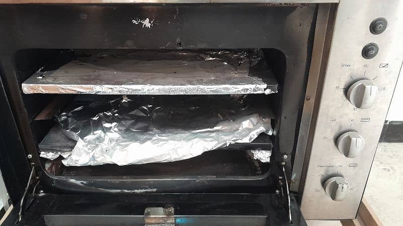 Used Gas oven in good condition 3