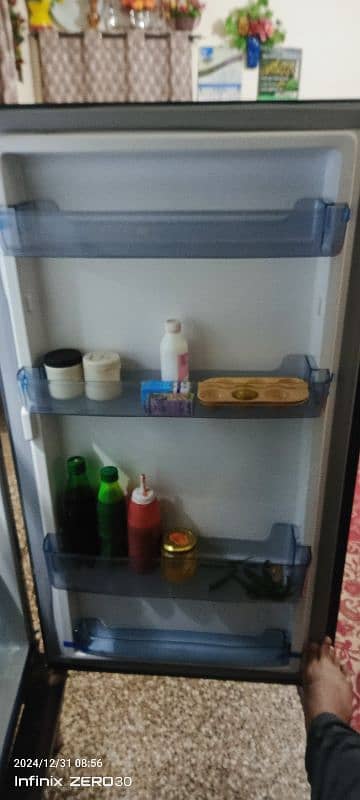 Gree refrigerator for Sale in Good condition 2