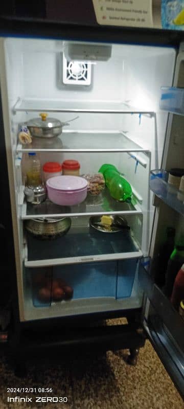 Gree refrigerator for Sale in Good condition 3