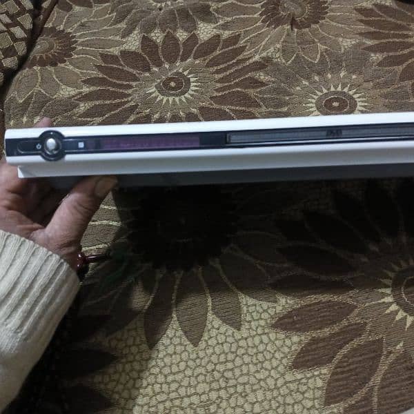 DVD player in Excellent condition 2