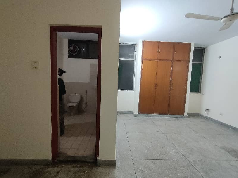 10 Marla 03 Bed 1st Floor Flat Available For Rent In Askari 1 Lahore Cantt 5