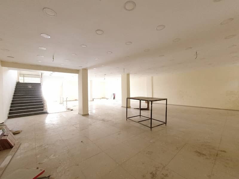 To sale You Can Find Spacious Building In Commercial Market 19