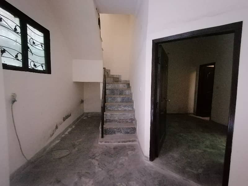 House Of 619 Square Feet In Nadeem Town Is Available 15