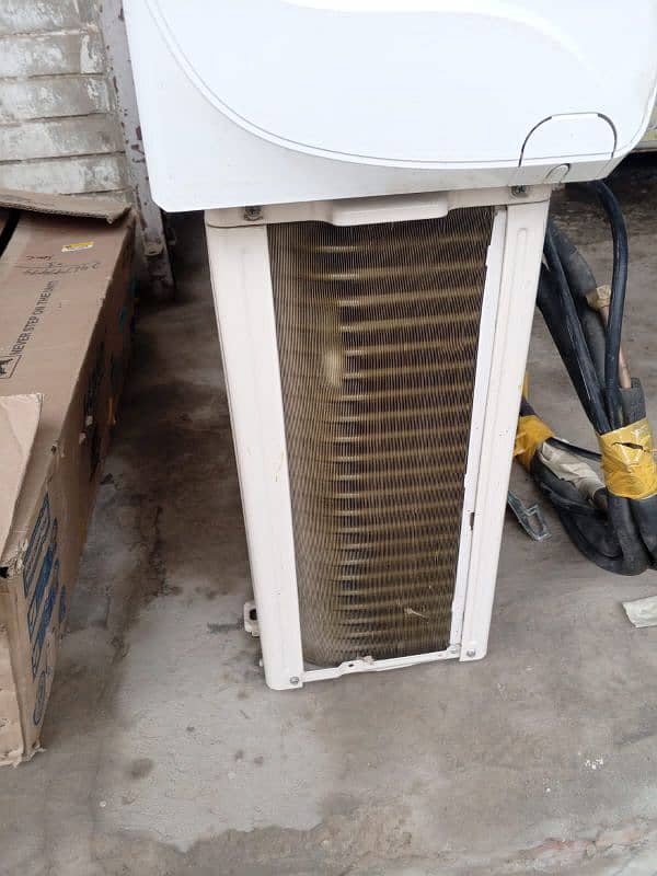 Haier DC inverter brand new condition 1 ton heat and cool 4