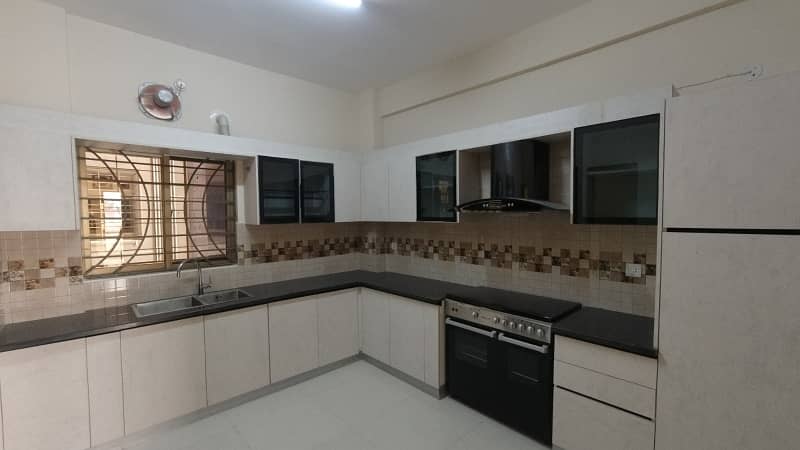 Askari 5 - Sector J Flat Sized 2741 Square Feet 5