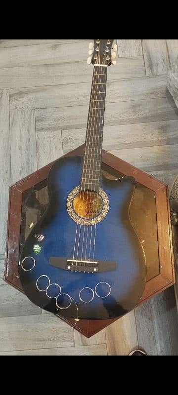 Almost Brand New Guitar Never Used ! 3