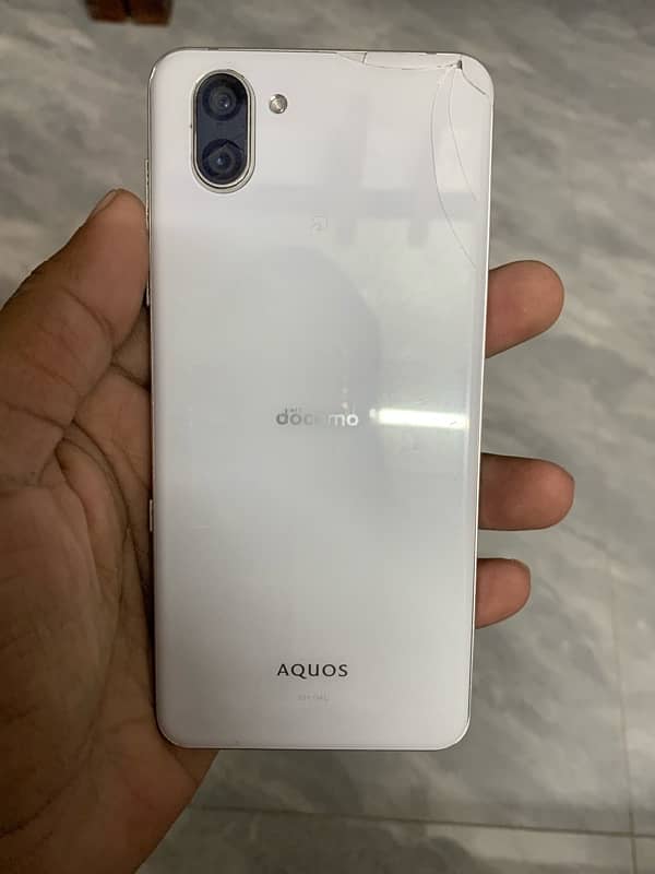 aquos R3 6/128 gb 1