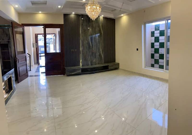 BRAND NEW 10 MARLA FULL HOUSE AVAILABLE FOR RENT SECTOR B BLOCK TAKBEER SHAHEEN BAHRIA TOWN LAHORE 0