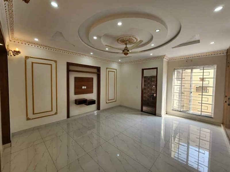 BRAND NEW 10 MARLA FULL HOUSE AVALIABLE FOR RENT SECTOR B BLOCK TAKBEER SHAHEEN BAHRIA TOWN LAHORE 1