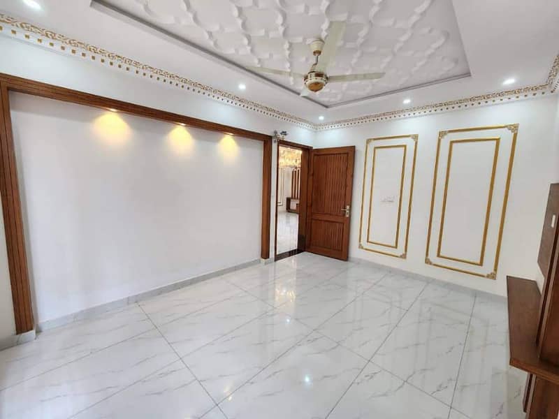 BRAND NEW 10 MARLA FULL HOUSE AVALIABLE FOR RENT SECTOR B BLOCK TAKBEER SHAHEEN BAHRIA TOWN LAHORE 8