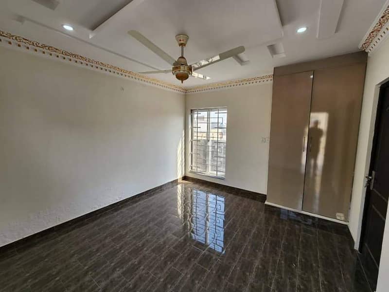 BRAND NEW 10 MARLA FULL HOUSE AVALIABLE FOR RENT SECTOR B BLOCK TAKBEER SHAHEEN BAHRIA TOWN LAHORE 12