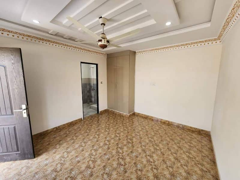 BRAND NEW 10 MARLA FULL HOUSE AVALIABLE FOR RENT SECTOR B BLOCK TAKBEER SHAHEEN BAHRIA TOWN LAHORE 16