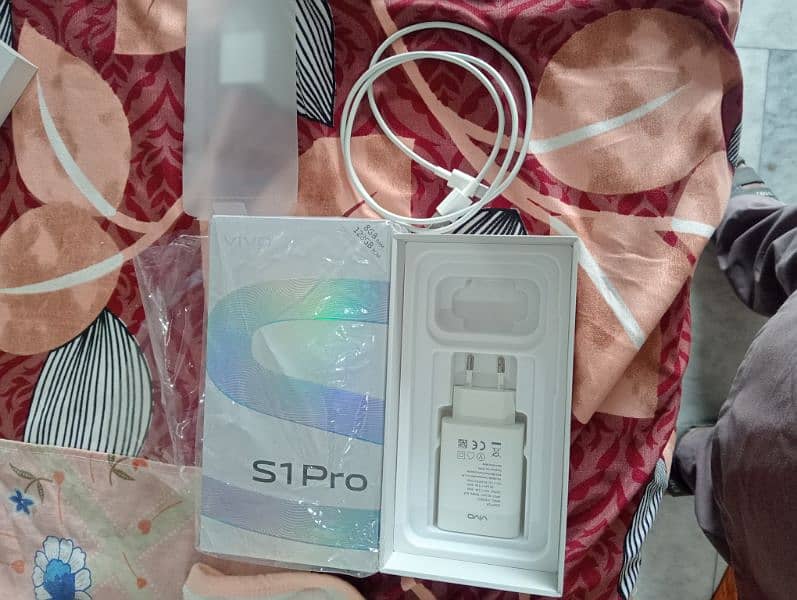 s1 pro 8/128 no any fault with original dabba charger 10