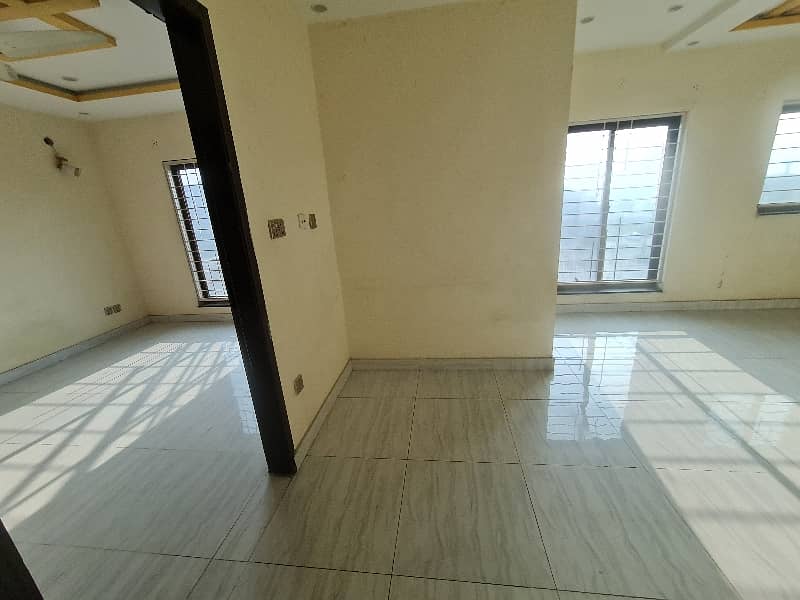 Commercial Plaza 5.33 Marla For Sale Basement 3 Offices and 6 apartments Phase 2 New Lahore City 3