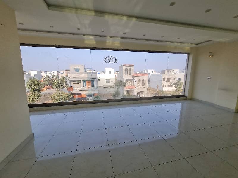 Commercial Plaza 5.33 Marla For Sale Basement 3 Offices and 6 apartments Phase 2 New Lahore City 18