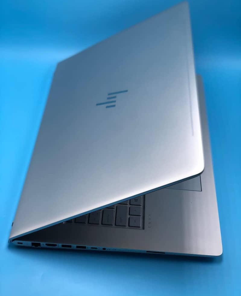 HP Envy 17 core i7 7th Gen. . . 2GB NVIDIA Geforce 940MX Dedicated (17") 2