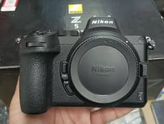 Nikon z5 mirrorless DSLR camera with original box charger strap