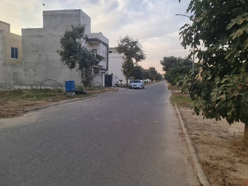 10 MARLA PLOT POSSESSION PLOT PHASE 4 BLOCK B READY FOR CONSTRUCTION NEW LAHORE CITY 1