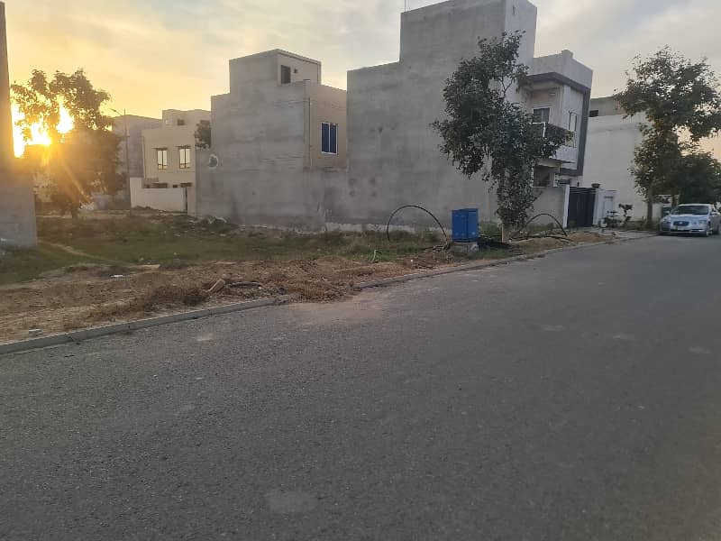 10 MARLA PLOT POSSESSION PLOT PHASE 4 BLOCK B READY FOR CONSTRUCTION NEW LAHORE CITY 2