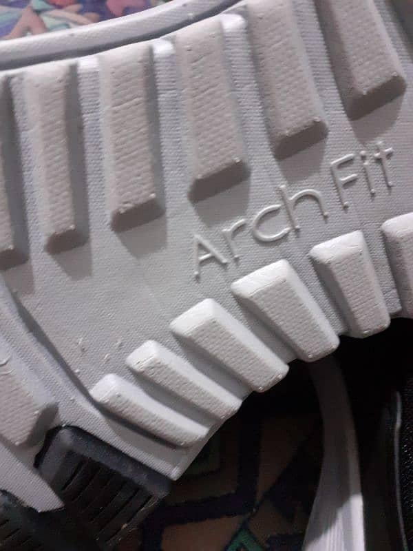 Original Arch fit skecher size 9 8