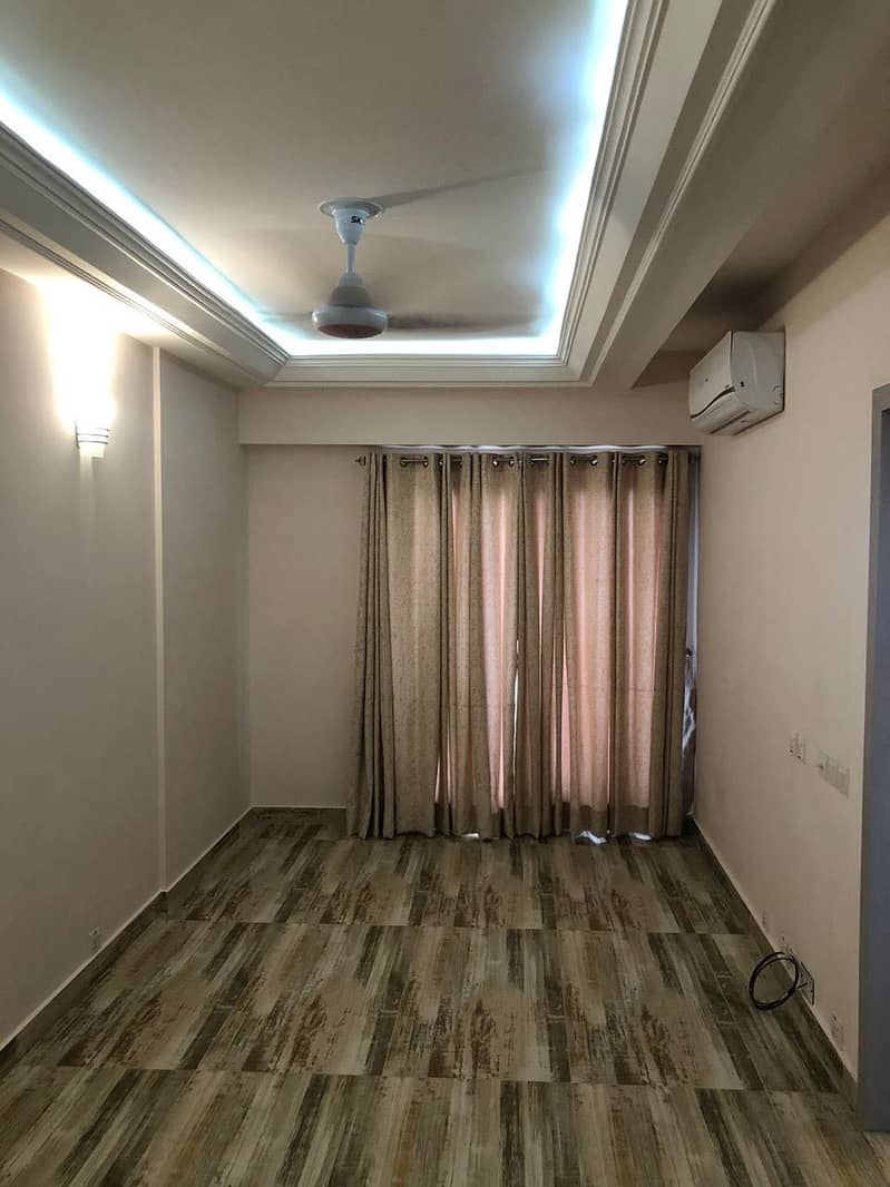 5 MARLA 1200 Sq Ft BRAND NEW FLAT FOR SALE 1